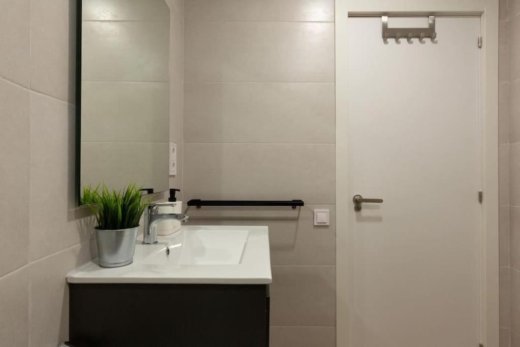 Nuevo Loft En Playa Y Cerca Del Centro, Ac Y Wifi Lägenhet Valencia Exteriör bild